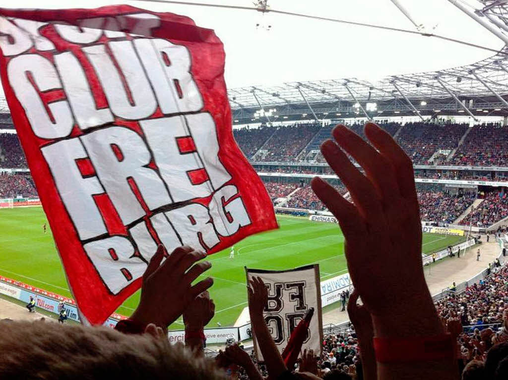 Blick aus dem Fanblock des SC Freiburg in Hannover