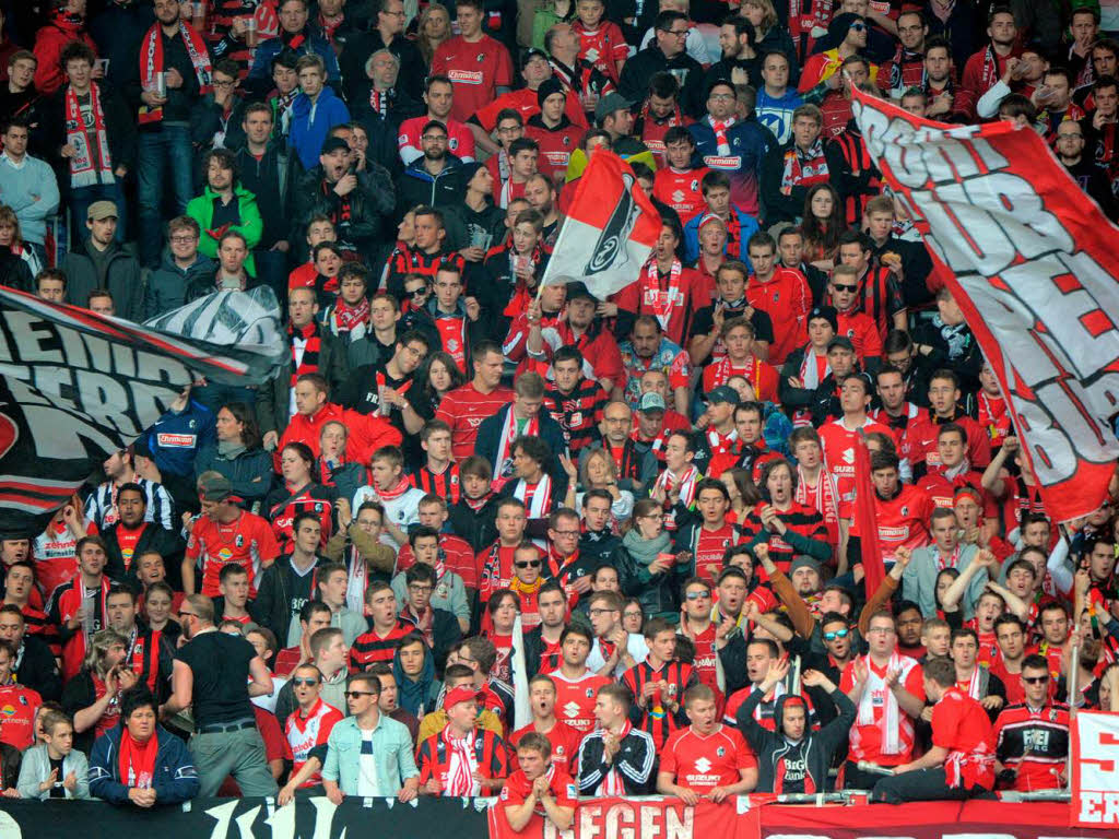 ber 2000 Fans des SC Freiburg waren nach Hannover gereist.