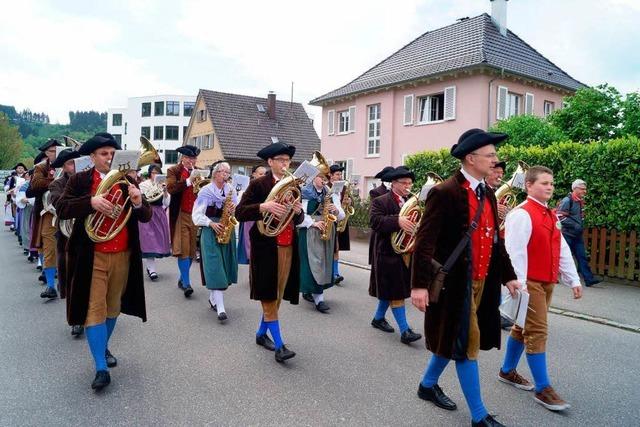 Fotos: Hausen feiert seinen Hebel(-Tag)