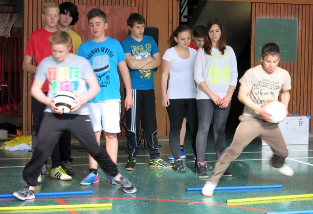 Vollen Einsatz  zeigten die Schlerinn... Jugendtrainer des Sportclub Freiburg.  | Foto: Annika Vogelbacher