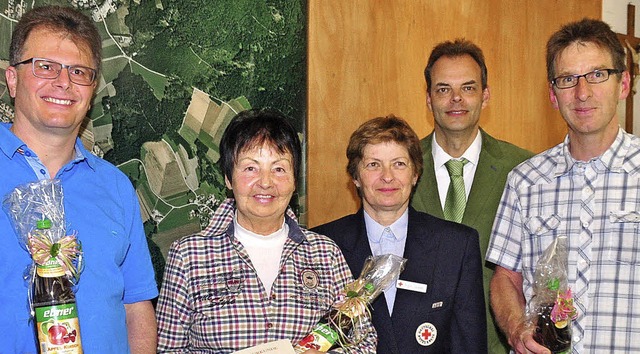 Die Blutspender Thomas Selb, Helga Kun...eister und Brigitte Schneider geehrt.   | Foto: Stefan Pichler