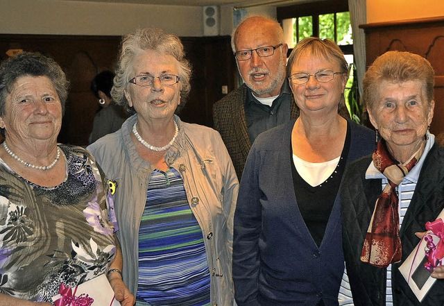 Geehrt wurden  Helga Schenk und  Chris...der Mitte der Vorsitzende Klaus Ruch.   | Foto: Steinebrunner