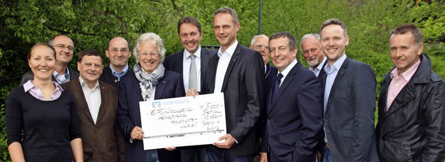 5000 Euro erhielt der Heimpfadverein H...des Heimatpfads Klaus Michael Tatsch.   | Foto: Eva Korinth