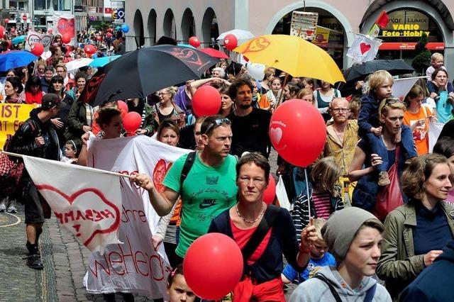 Hebammen protestieren in Freiburg fr den Erhalt des Berufsstandes