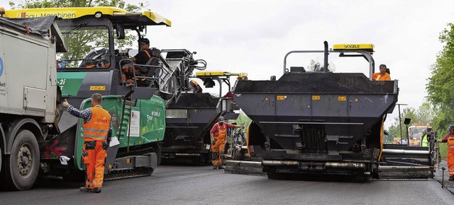 Nun trgt die Fahrbahn zwischen beiden...B-294-Anschlussstellen Flsterasphalt.  | Foto: gabriele Zahn