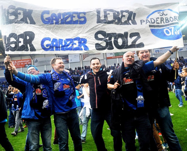 Die Freude der Paderborner Fans war einfach, aber grenzenlos.   | Foto: dpa