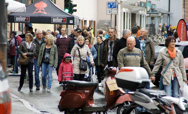 Lebhaft ging es am Sonntag in der Herb...dt zu, trotz des zeitweiligen Regens.   | Foto: Hge