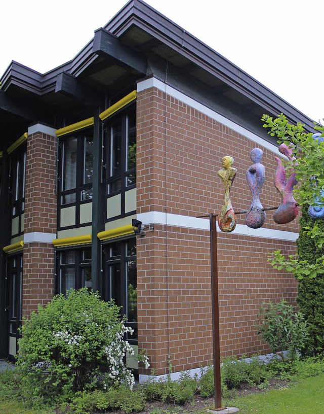 Die Helen-Keller-Schule in Maulburg mit Skulpturen der Schler  | Foto: Antje Gessner