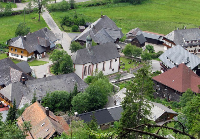 Das Ensemble um die alte ehemalige Kir...nen Rest an historischer Bausubstanz.   | Foto: Ulrike Spiegelhalter