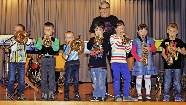 Die Brassinis unter der Leitung von Ha...rg beim Muttertagskonzert in Ringsheim  | Foto: Adelbert Mutz