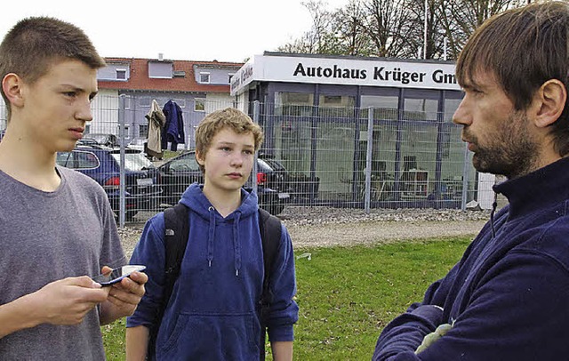 Zischup-Reporter Carlo Ceci (links) un...nterviewen  Andreas Ernst alias Zoolo.  | Foto: Sonja Zellmann