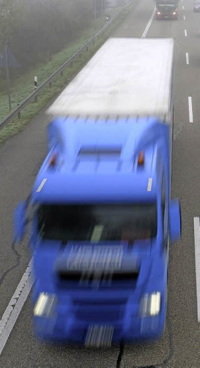 Lkw-Fahrer sind meist unterwegs &#8211; und selten zuhause.   | Foto: dpa