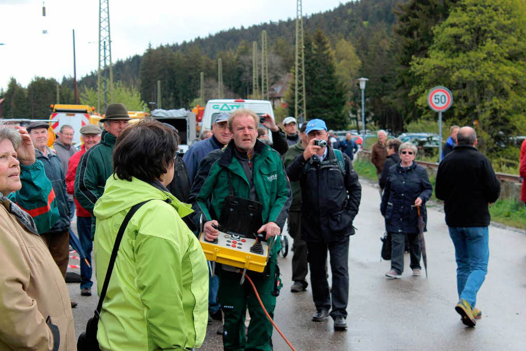 Ob am Lenkrad oder per Fernbedienung: Frieder Saam steuert die MS Schluchsee sicher.