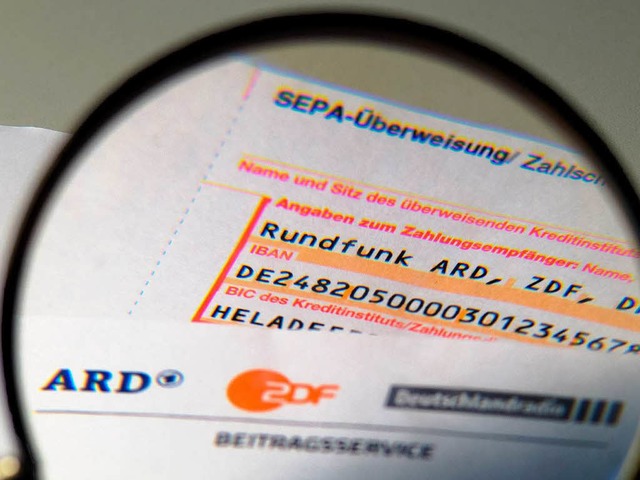 Anschreiben zu den Rundfunkgebhren un...ngsschein fr ein Jahr Rundfunkgebhr.  | Foto: dpa