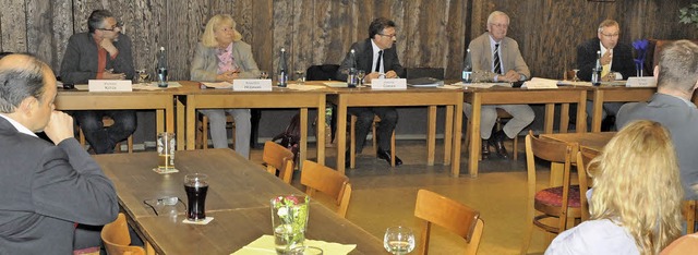 Vier Listenvertreter auf einem Podium,...ositionen blieb jedoch eher Mangelware  | Foto: Markus Zimmermann               