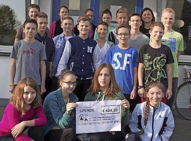 Die Klasse G7 der Freien Evangelischen...ete Geld fr den Trauma-Kindergarten.   | Foto: Schule