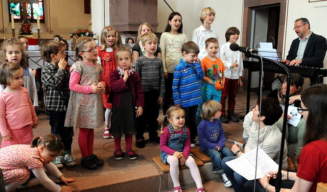 Singen in der Kirche macht einfach Spa...r Projektchor beim Muttertagskonzert.   | Foto: wolfgang knstle