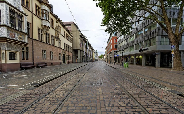 Sonntagmorgen zeigt sich Freiburg von seiner ungeschminkten Seite.  | Foto: Carlotta Huber