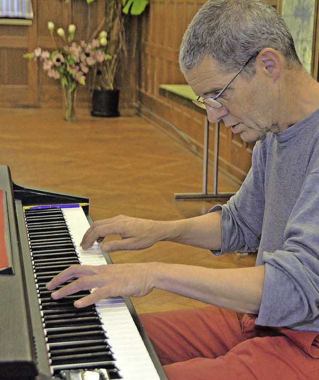 Ulrich Leszke ist neuer musikalischer ... der Probe am Montagabend in Kollnau.   | Foto: Bernd Fackler