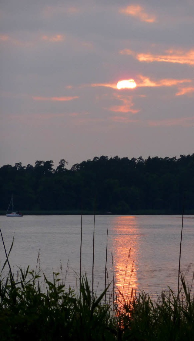 Abendstimmung am Beldahn-See: Masuren ...hnheit der Region am besten erkunden.  | Foto: Claudia Diemar