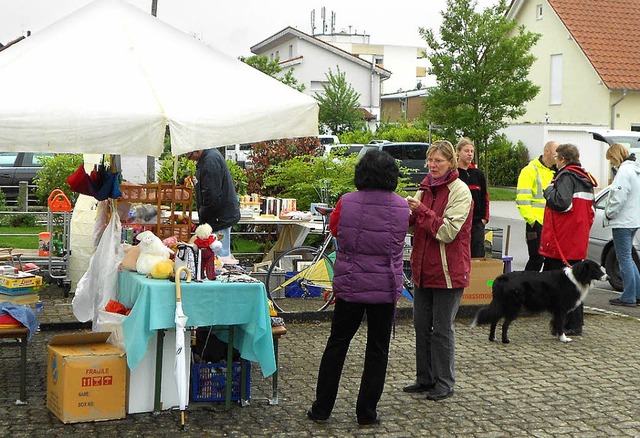 Der Flohmarkt ist ein geselliger Anlass.   | Foto: vl