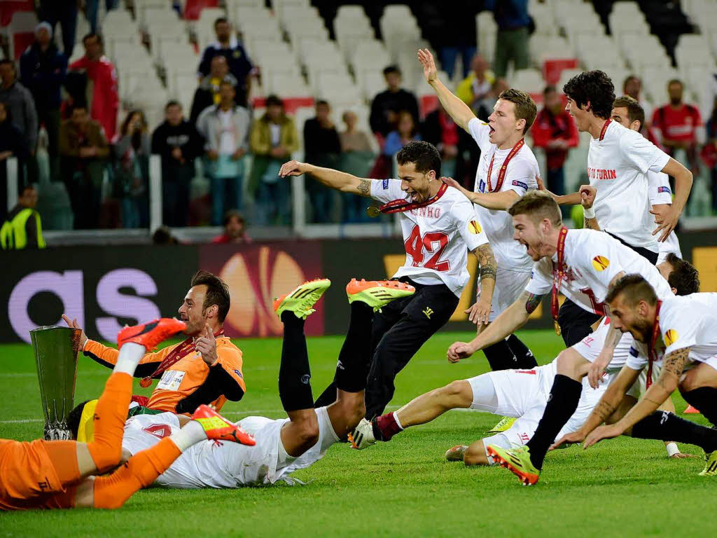 Feiernde Spanier, traurige Portugiesen: Nach 120 Minuten musste das Elfmeterschieen entscheiden und Sevilla hatte mehr Glck.