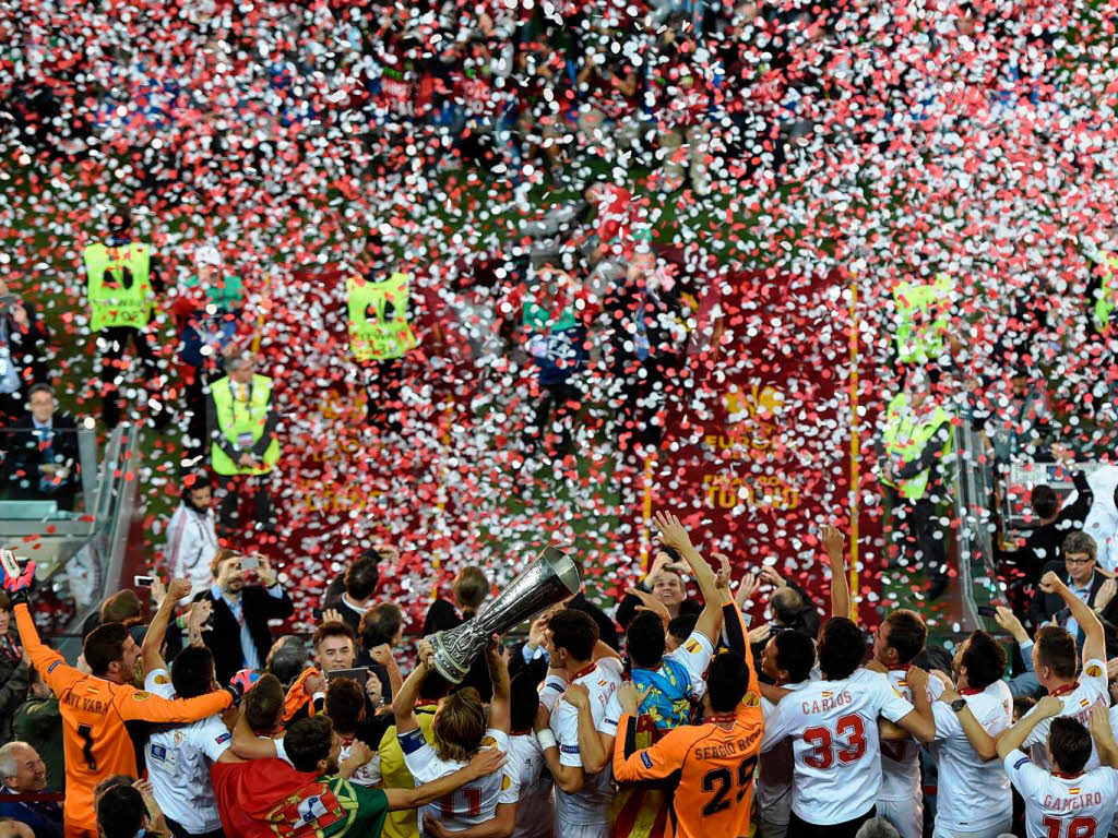 Feiernde Spanier, traurige Portugiesen: Nach 120 Minuten musste das Elfmeterschieen entscheiden und Sevilla hatte mehr Glck.