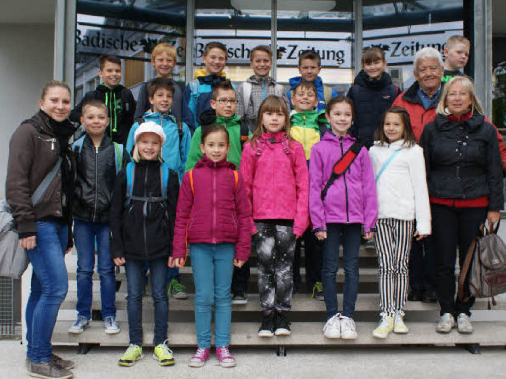 Die Klasse 4b der Grund- und Werkrealschule Rust mit ihrer Lehrerin Frau Gabriele Igher. Die Klasse 4b der Grund- und Werkrealschule Rust mit ihrer Lehrerin Frau Gabriele Igher.