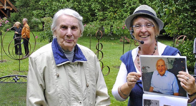 Marta Moritz zusammen mit Stadtfhreri...als August Enderlin aufgewachsen ist.   | Foto: SEDLAK