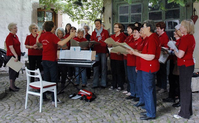 Ein Benefizkonzert fr eine Familie in...te Kaffee und selbstgebackenen Kuchen.  | Foto: Regine Ounas-Krusel