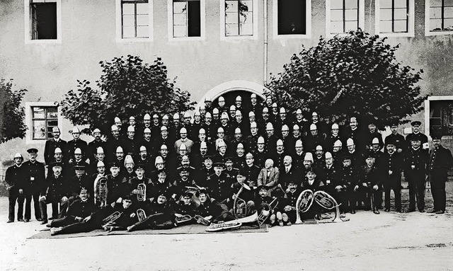 Die Sulzburger Feuerwehr im Jahr 1926 ...<BZ-FotoNurRepro>mps</BZ-FotoNurRepro>  | Foto: Volker Mnch