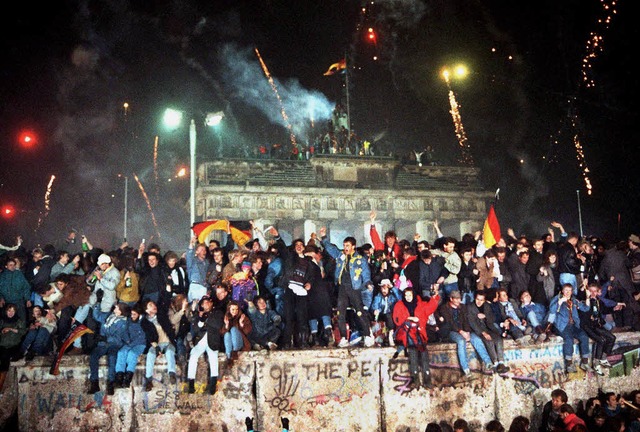Mauerfall 1989: &#8222;Deutschland als...r Freiheit, welch eine Wendung.&#8220;  | Foto: Dpa/kunz