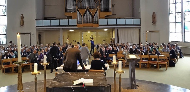 Keine  Berhrungsngste: Die evangelis...schen Kirche St. Maria in Kehl statt.   | Foto: christeleit