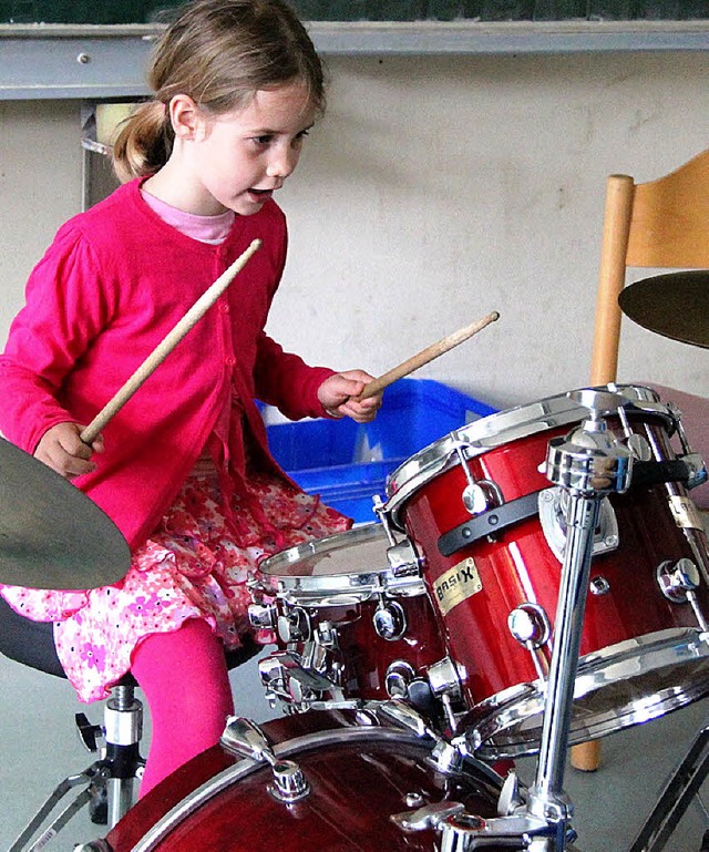 Sichtlich Spa hatten die Kinder beim Ausprobieren der Instrumente.  | Foto: h. david
