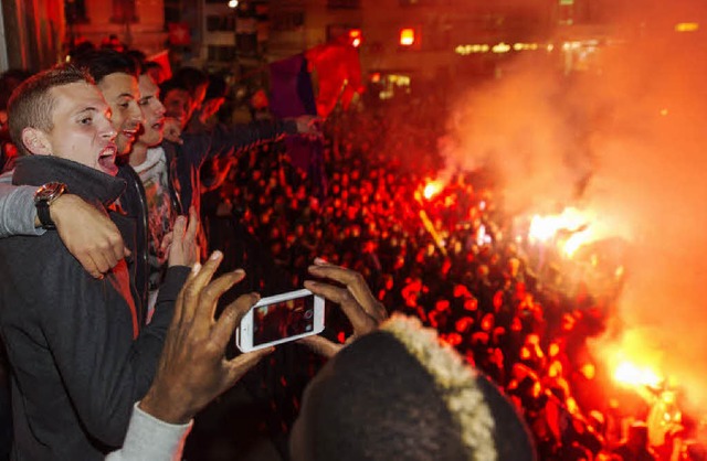 &#8222;Glaubet nid an Gaischter&#8197;...cht auf dem Barfsserplatz den Titel.   | Foto: DPA