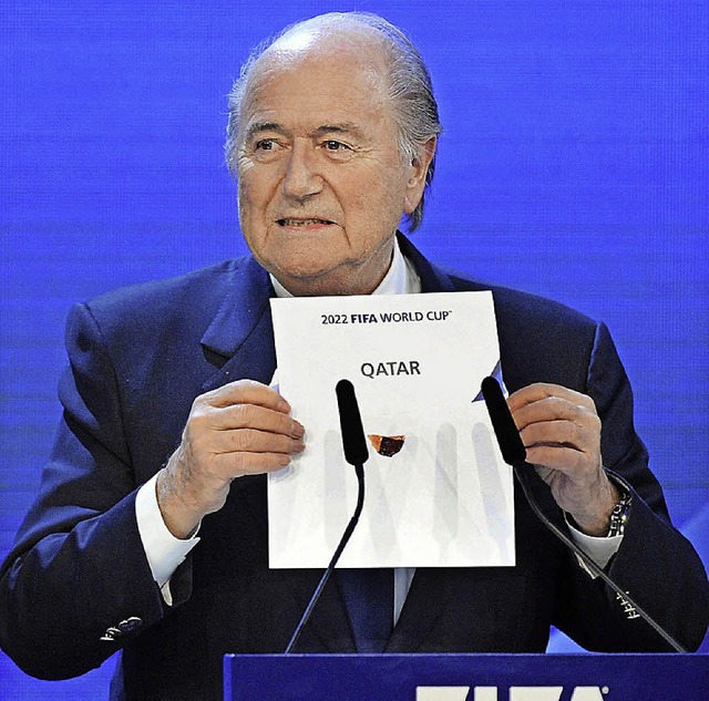 Schaute Sepp Blatter nicht schon bei der WM-Vergabe  2010 etwas verkniffen?  | Foto: dpa