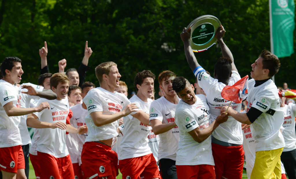 Fuball DFB-Pokal Junioren U19 SC Freiburg - FC Schalke 04 am 17.05.2014 im Amateurstadion des Olympiaparks in Berlin.