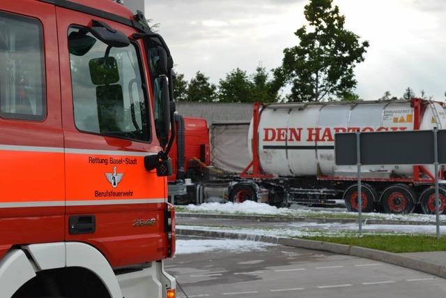 Feuerwehr bewltigt Gefahrgut-Einsatz am Autobahnzoll