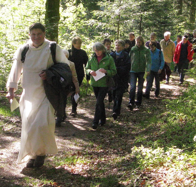 Durch den Wald fhrte die Route der 17. Bernauer Wallfahrt. Ziel war Todtmoos.   | Foto: Ulrike Spiegelhalter