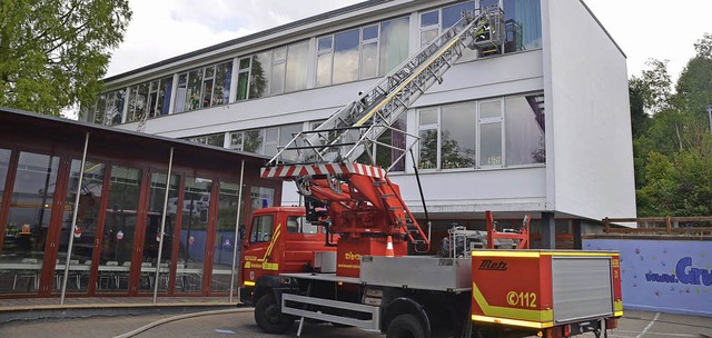 Testeinsatz an der Grundschule Wagenst...inige Schler &#8222;gerettet&#8220;.   | Foto: Schimanski