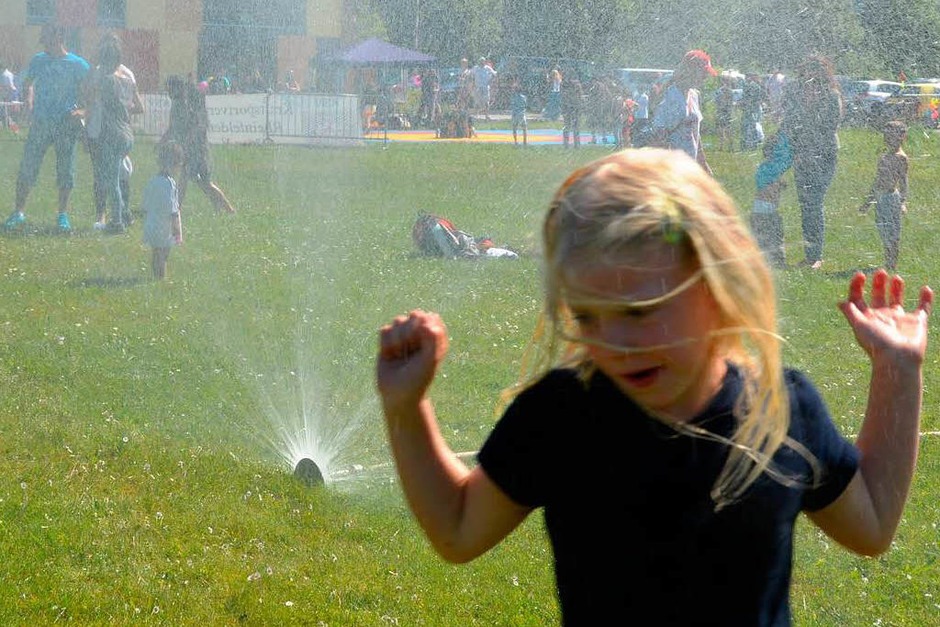 Da wollten viele Mal durch. Wasserpiele am sonnigen Sonntag. (Foto: Maja Tolsdorf) Da wollten viele Mal durch. Wasserpiele am sonnigen Sonntag. (Foto: Maja Tolsdorf)