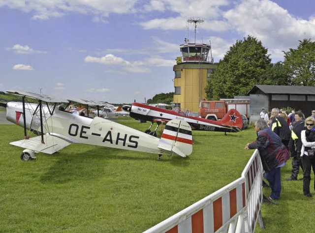 Viel zu bestaunen gab es am Wochenende...n Tagen der offenen Tr am Flugplatz.   | Foto: Michael Bamberger