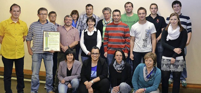 Gruppenbild der Todtnauer Narrenzunft ...te Reihe stehend, Dritter von rechts)   | Foto: karin maier