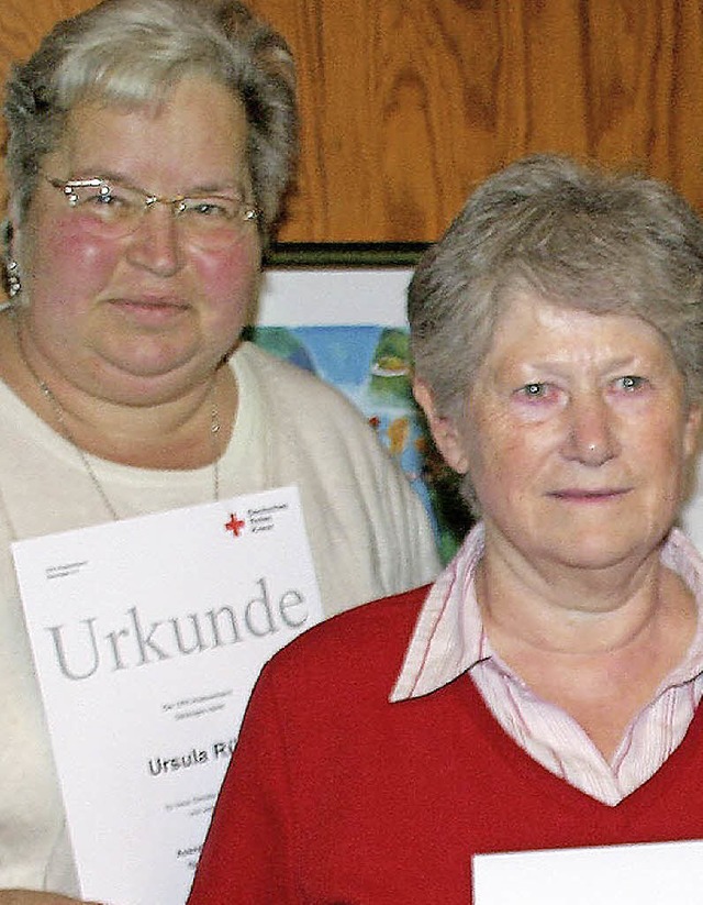 Der DRK Ortsverein Laufenburg ehrte tr... Jahre ) und Elfriede Fleig (50 Jahre)  | Foto: charlotte frse