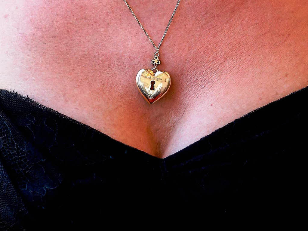 Blick aufs Detail: Monica Belluccis Halskette