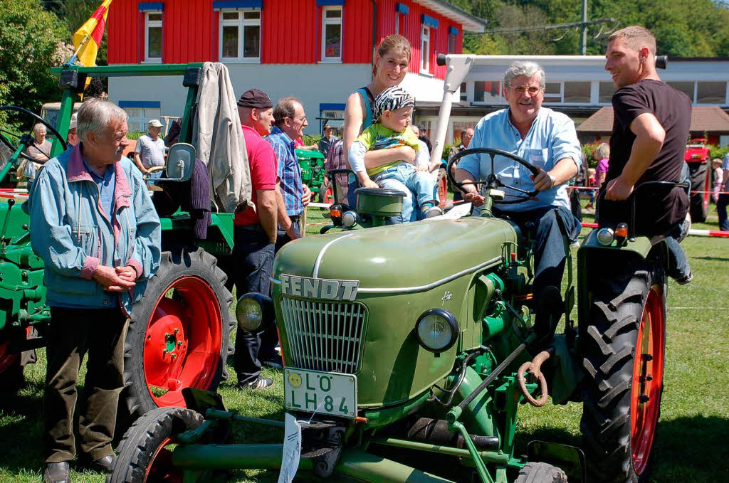 Etwa 230 Oldtimer-Traktoren und einige Autos und Motorroller glnzten am Sonntag, 18. Mai 2014, um die Wette.