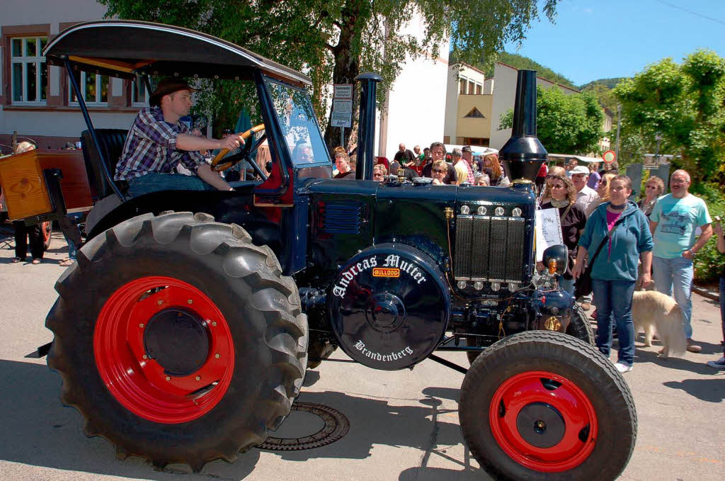 Etwa 230 Oldtimer-Traktoren und einige Autos und Motorroller glnzten am Sonntag, 18. Mai 2014, um die Wette.