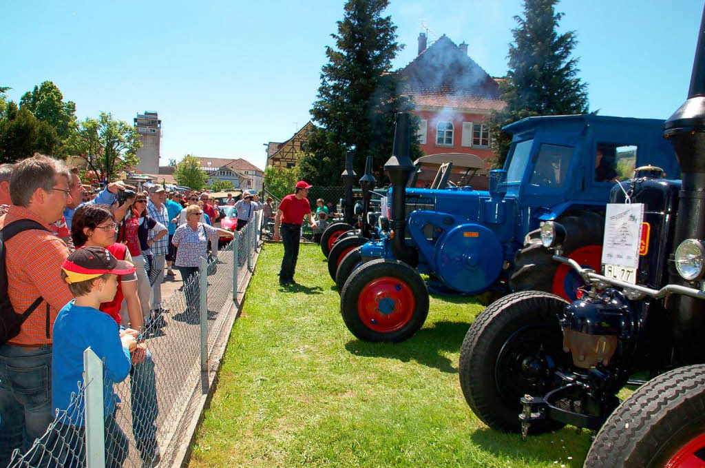 Etwa 230 Oldtimer-Traktoren und einige Autos und Motorroller glnzten am Sonntag, 18. Mai 2014, um die Wette.