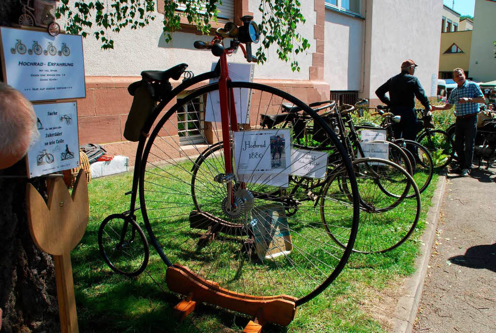 Etwa 230 Oldtimer-Traktoren und einige Autos und Motorroller glnzten am Sonntag, 18. Mai 2014, um die Wette.