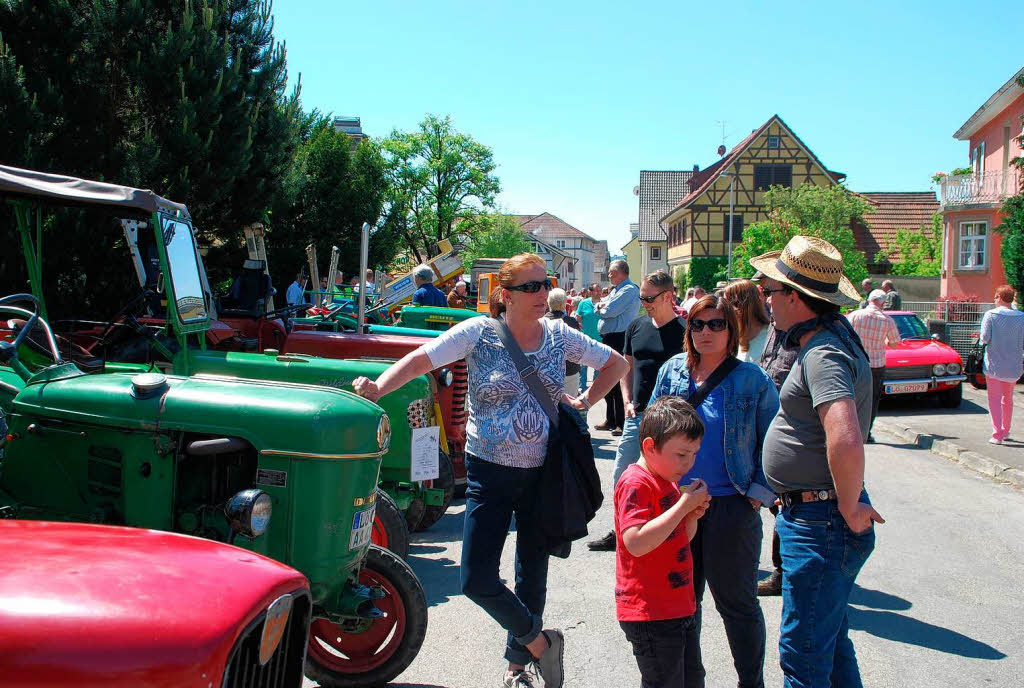 Etwa 230 Oldtimer-Traktoren und einige Autos und Motorroller glnzten am Sonntag, 18. Mai 2014, um die Wette.